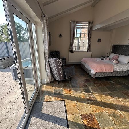 Dwylig Isa Holiday Cottages Rhuddlan Zimmer foto